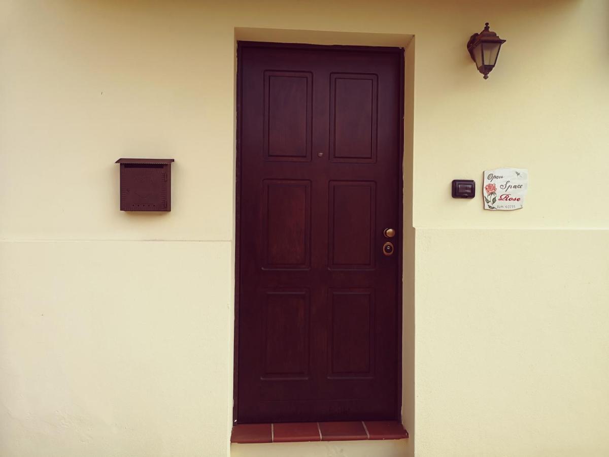 Open Space Rose Iglesias Luaran gambar